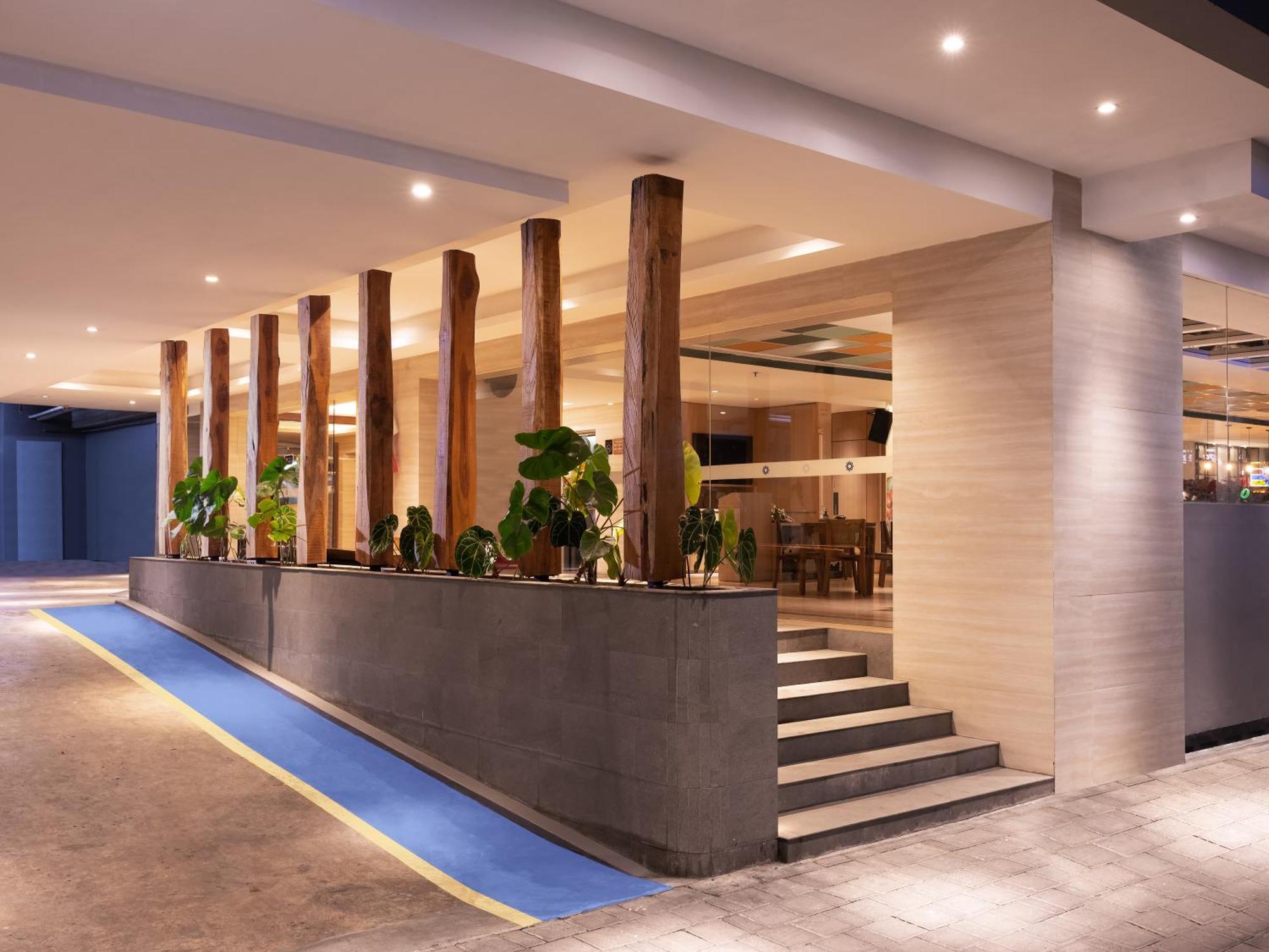 Aveta Hotel Malioboro Yogyakarta Exterior foto